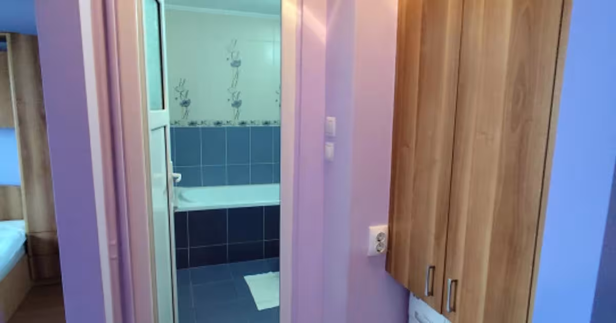 Apartament semidecomandat cu 4 camere în zona Olteniței, Sector 4