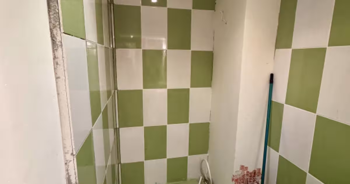 Apartament semidecomandat cu 3 camere în zona Central, Simeria