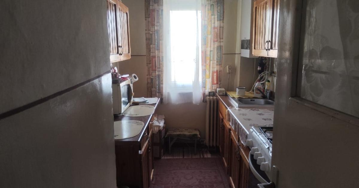 Apartament semidecomandat cu 3 camere în zona Central, Simeria