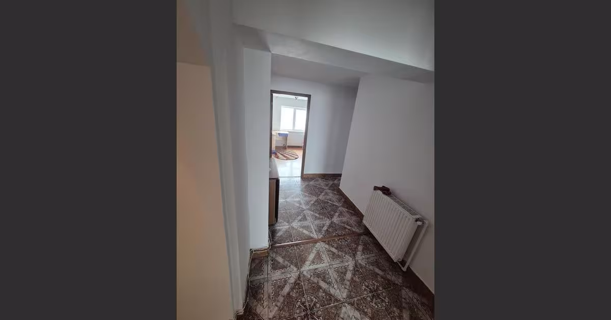 Apartament semidecomandat cu 3 camere în zona Gară, Slatina