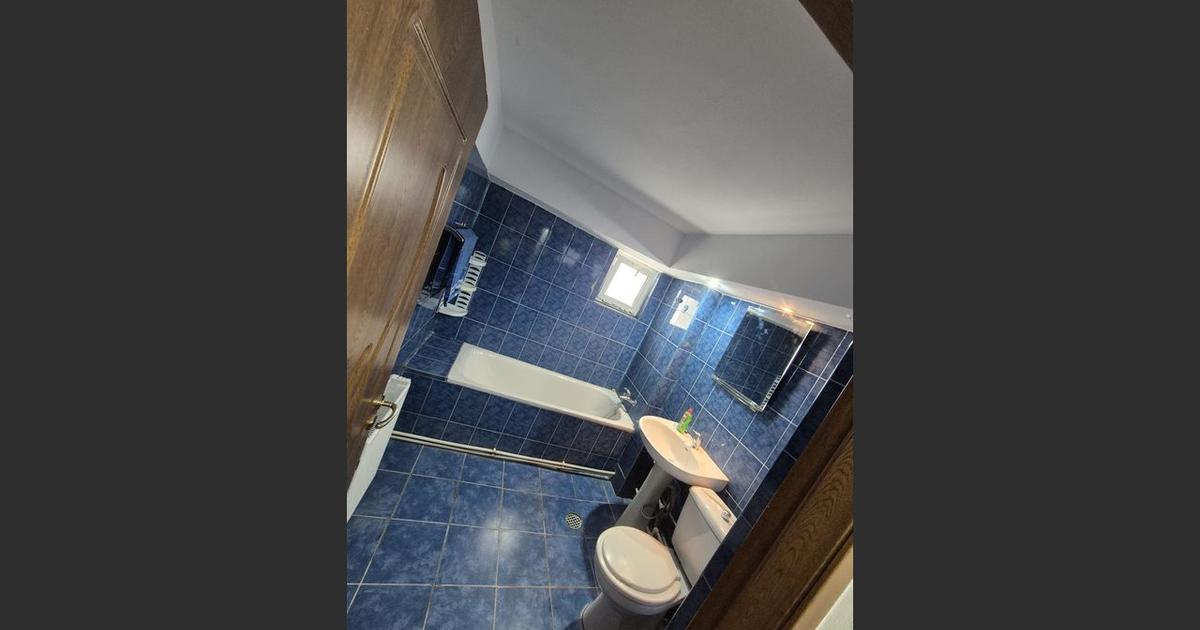 Apartament semidecomandat cu 3 camere în zona Gară, Slatina