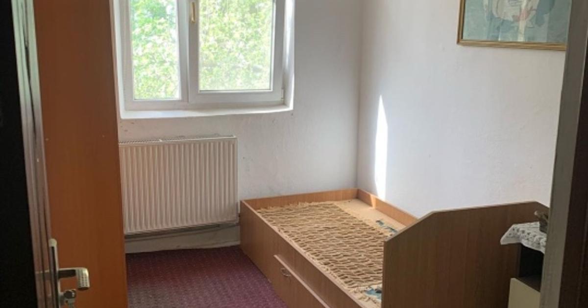 Apartament semidecomandat cu 3 camere în zona Central, Slobozia