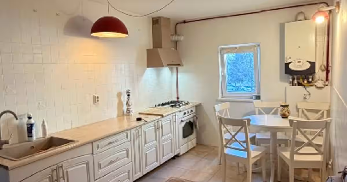 Apartament semidecomandat cu 3 camere în zona Obcini, Suceava