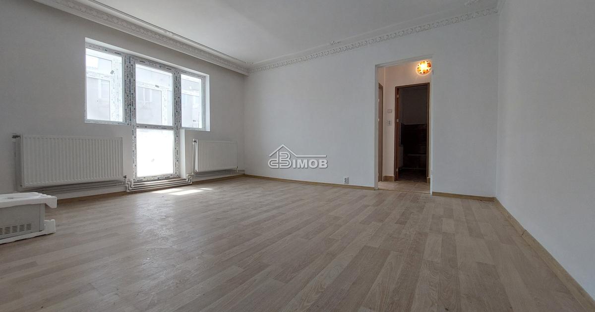 Apartament semidecomandat cu 2 camere în zona Micro 11, Târgoviște