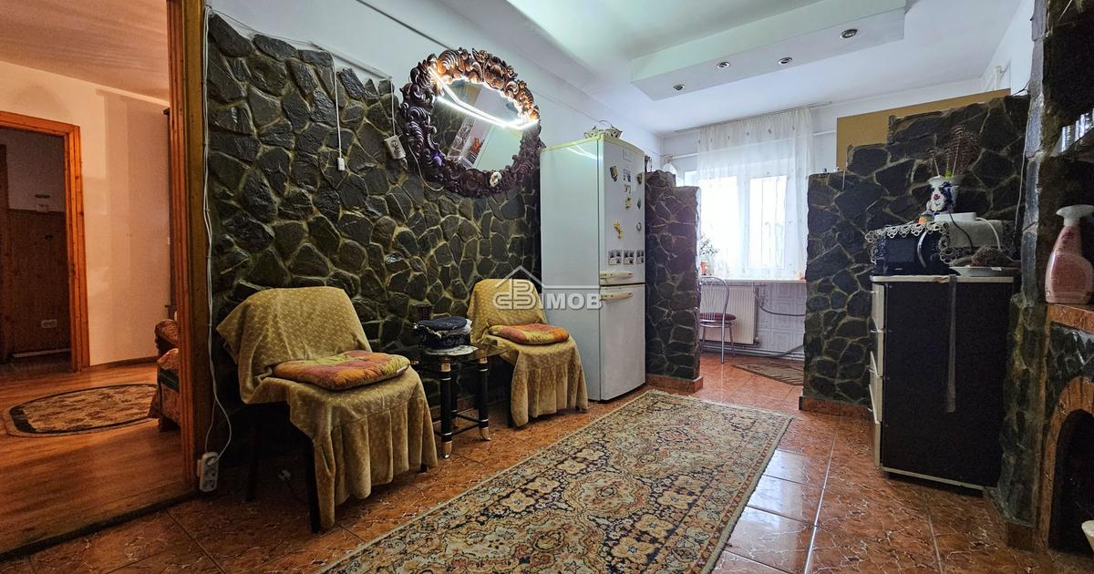 Apartament semidecomandat cu 3 camere în zona Micro 5, Târgoviște