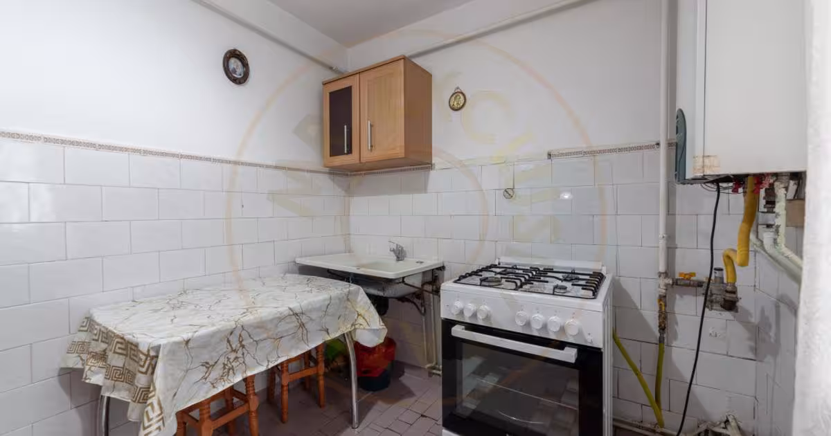 Apartament decomandat cu 3 camere în zona Central, Topoloveni