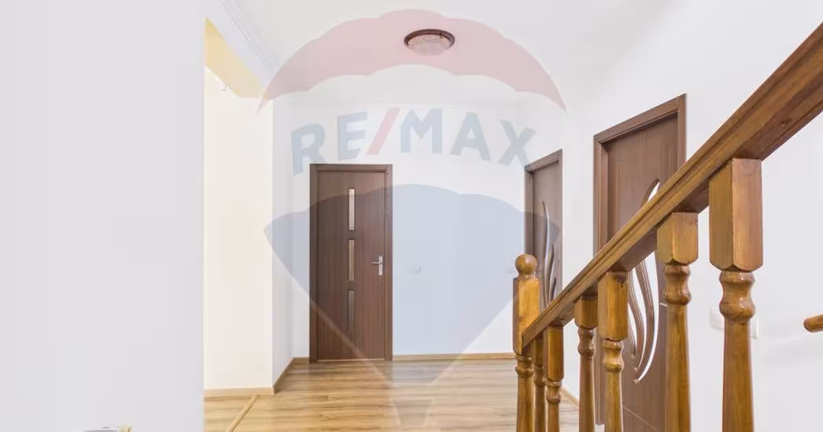 Apartament decomandat cu 3 camere în Ulmi