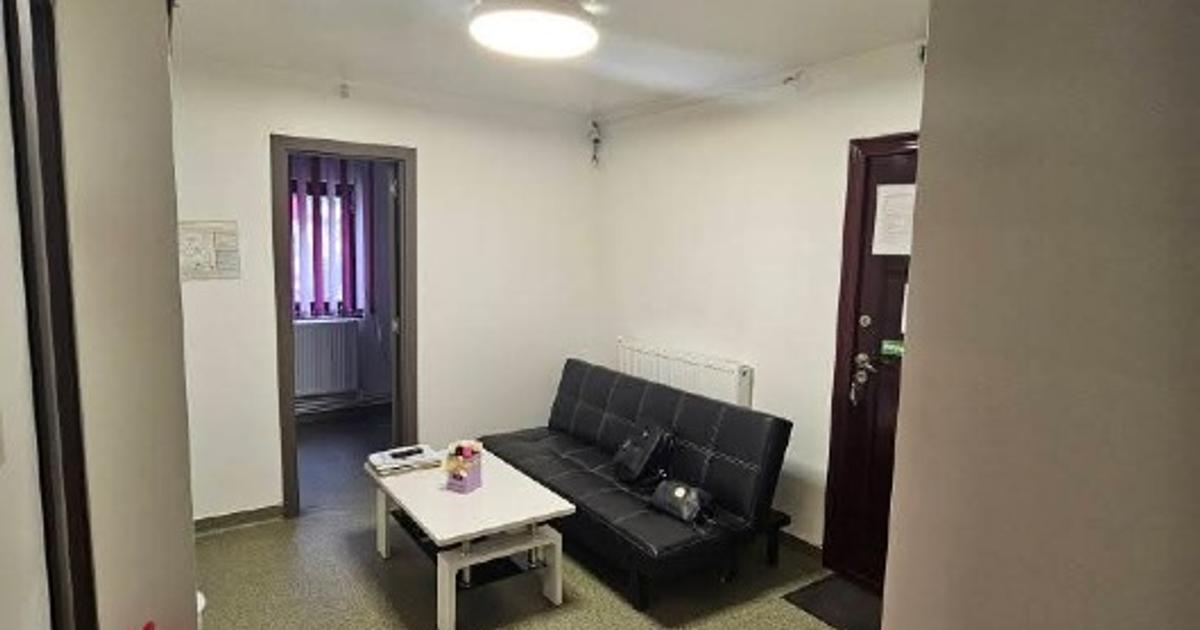 Apartament decomandat cu 3 camere în zona Est, Uricani