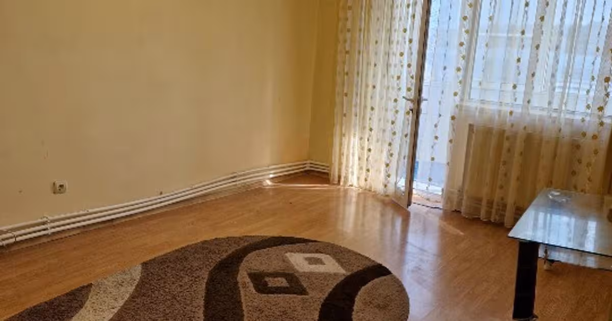 Apartament decomandat cu 3 camere în zona Central, Urziceni