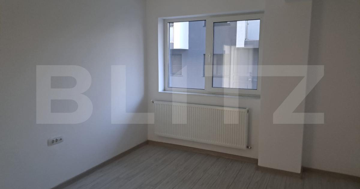 Apartament decomandat cu 3 camere în Valea Adâncă