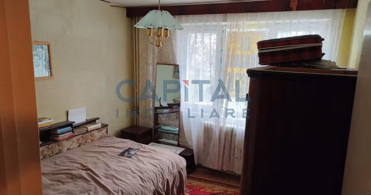Apartament decomandat cu 4 camere în zona Central, Vaslui
