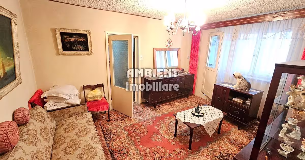 Apartament semidecomandat cu 3 camere în zona Nord, Vaslui