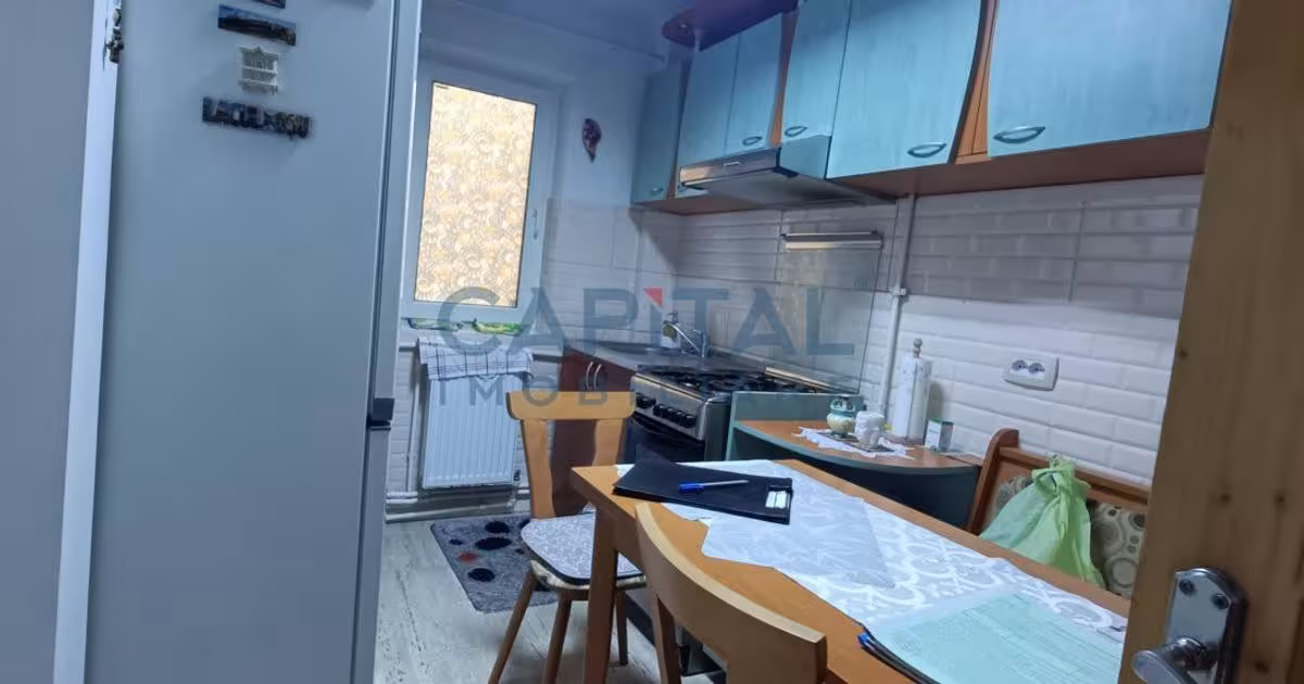 Apartament semidecomandat cu 4 camere în zona Traian, Vaslui
