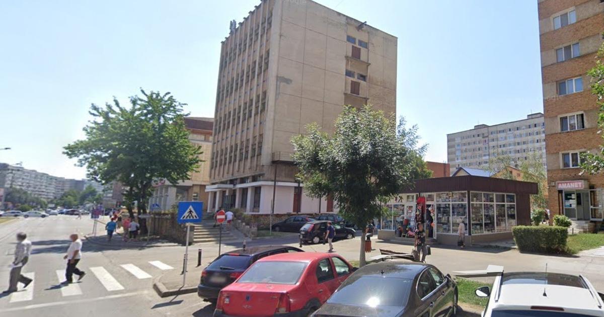 Birou 1897 mp în zona Central, Reșița preț necomunicat