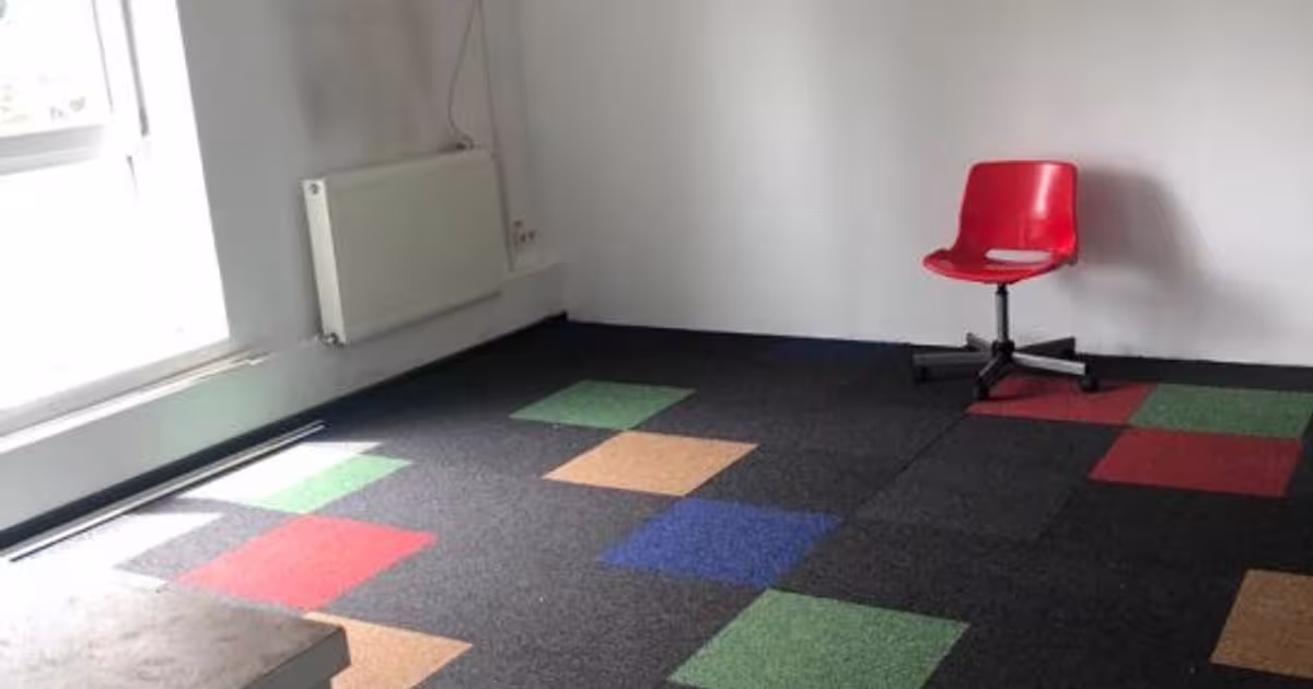 Birou 110 mp în zona Basarabia, Sector 3 preț 300 - 325 € + TVA / lună