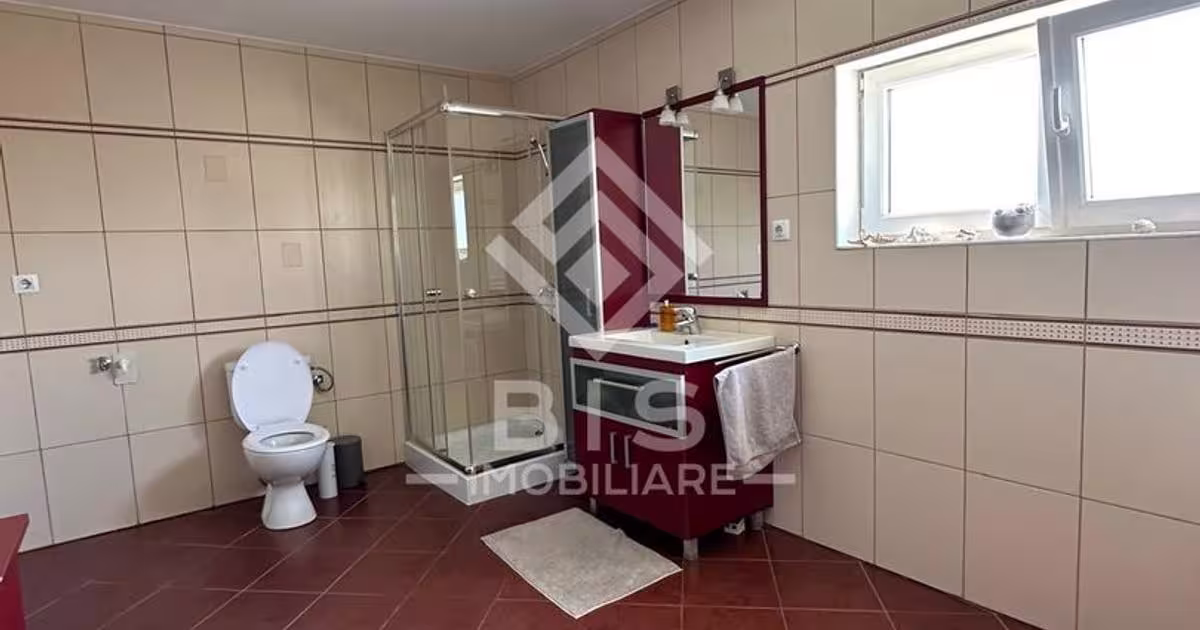 Casă cu 5 camere în zona Central, Bistrița
