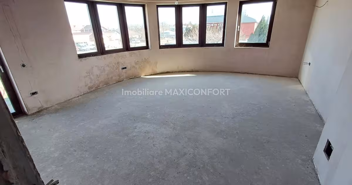 Casă cu 12 camere în Cazasu