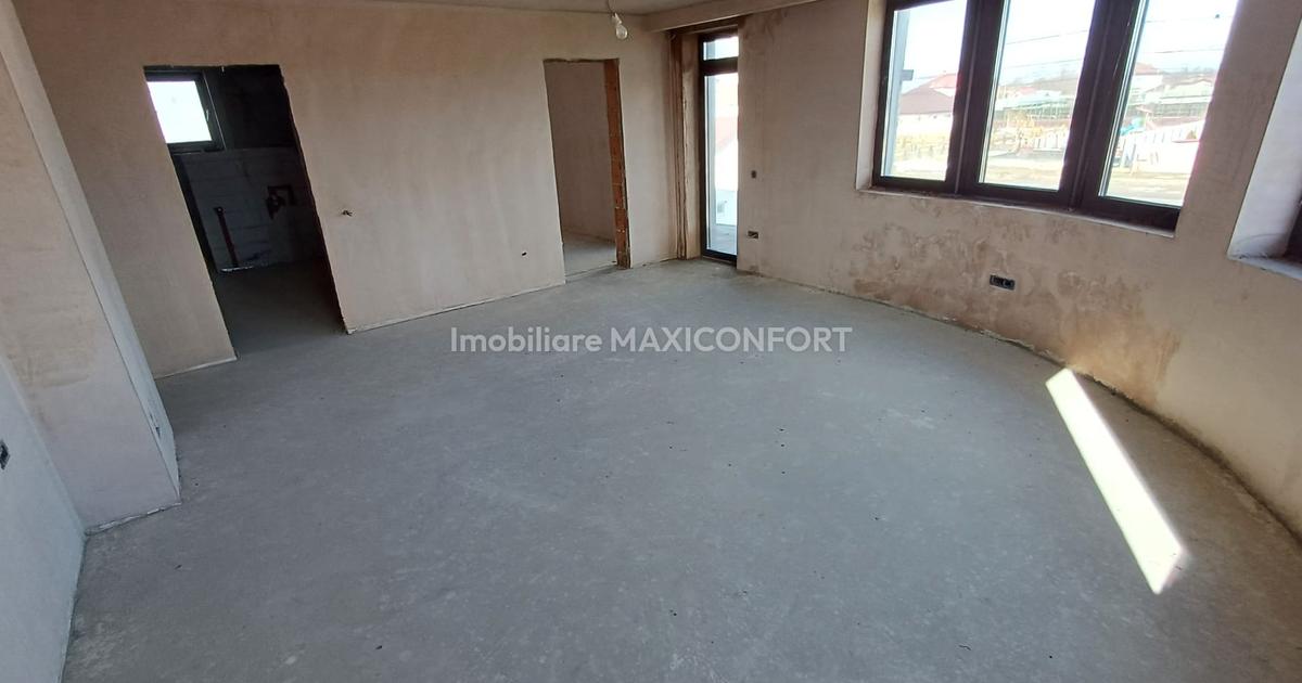 Casă cu 12 camere în Cazasu