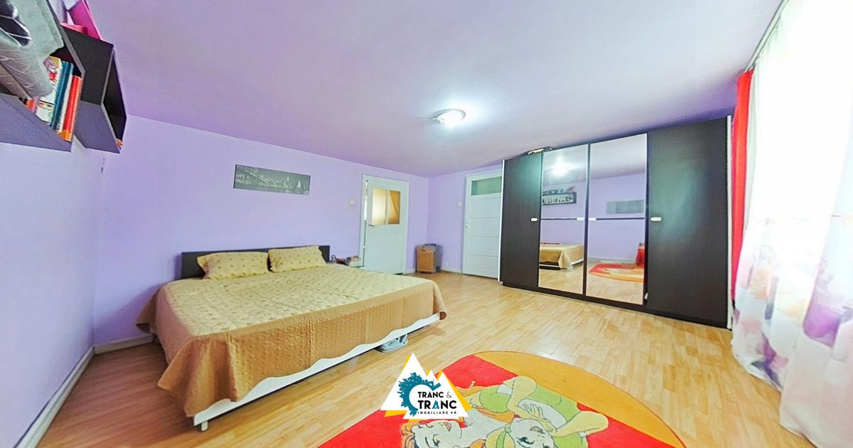 Casă 216 mp cu 4 camere în Aluniș