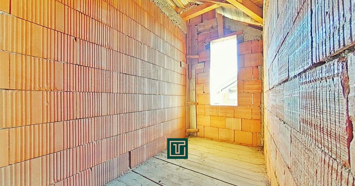 Casă cu 5 camere în Aluniș