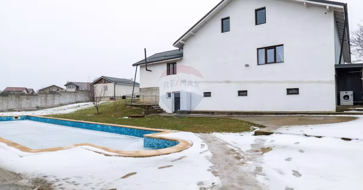 Casă cu 11 camere în Bâcu