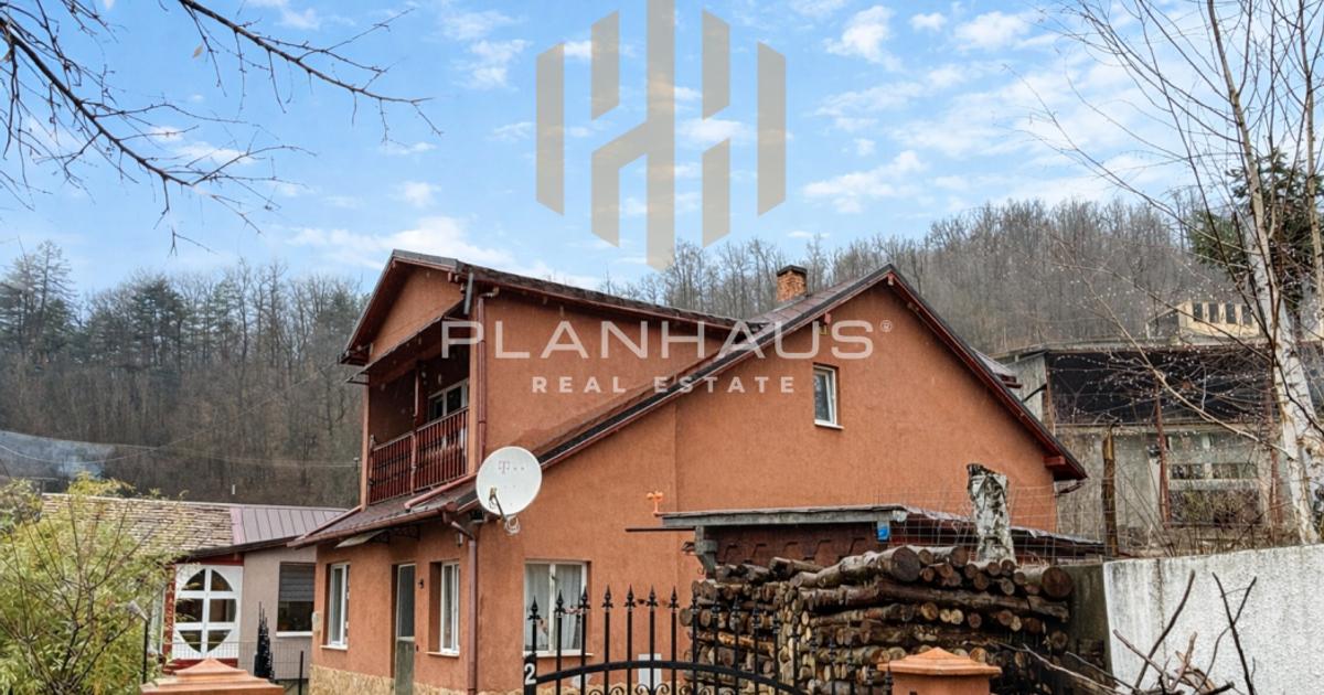 Casă 195 mp cu 5 camere în Baia Sprie