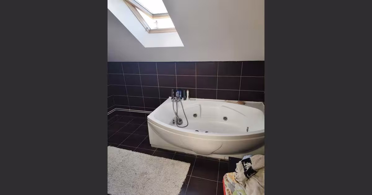 Casă 200 mp cu 4 camere în zona Central, Băicoi