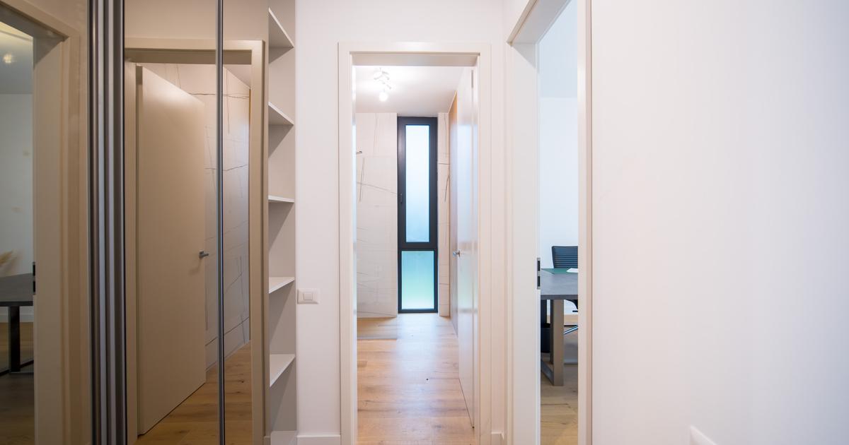 Casă 420 mp cu 5 camere în Balotești