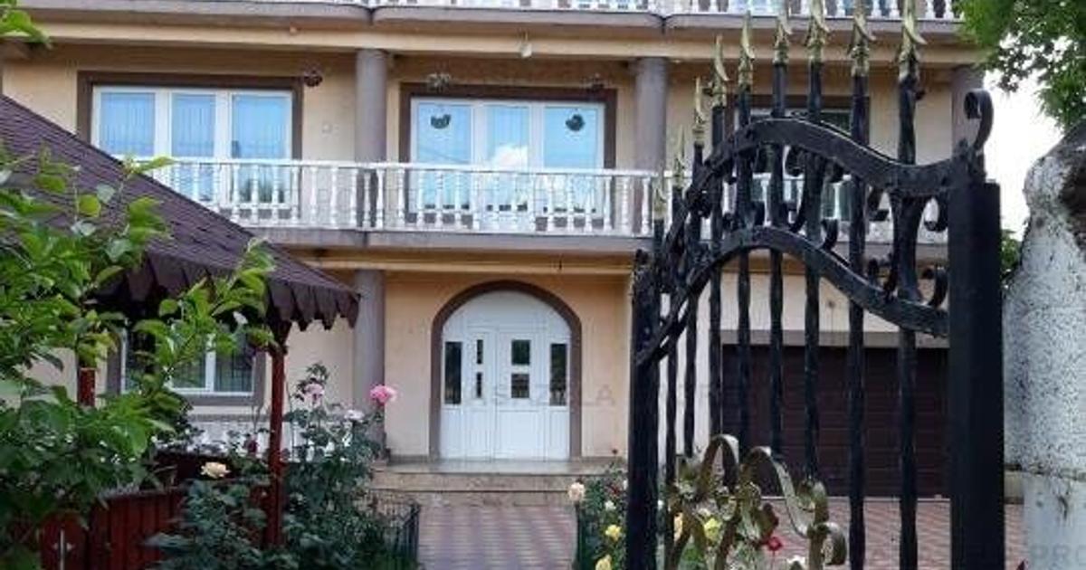 Casă cu 9 camere în zona Central, Balș