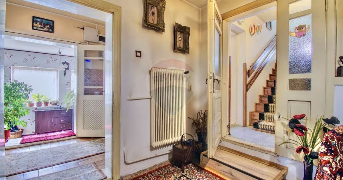 Casă cu 7 camere în zona Central, Bistrița