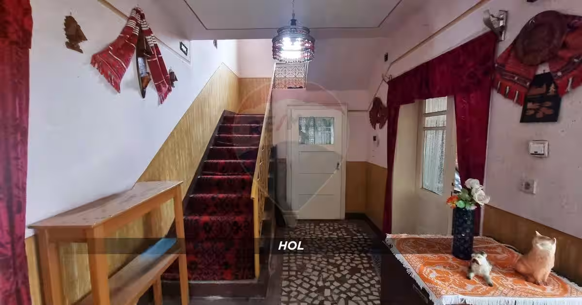 Casă cu 3 camere în Borlești