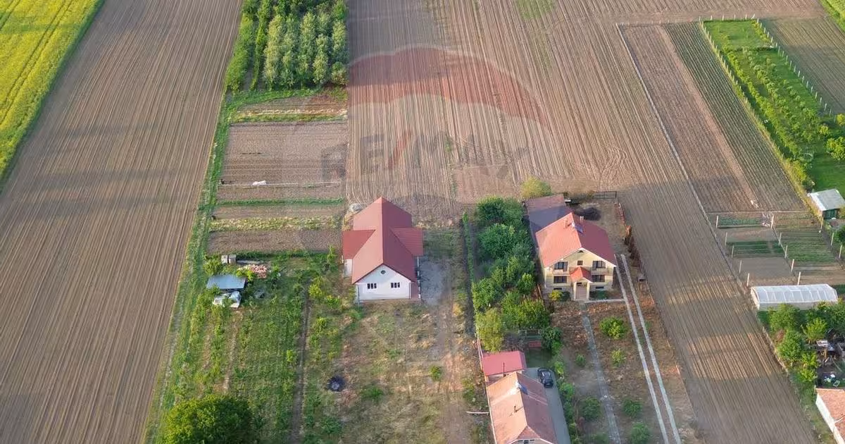 Casă cu 5 camere în Botiz