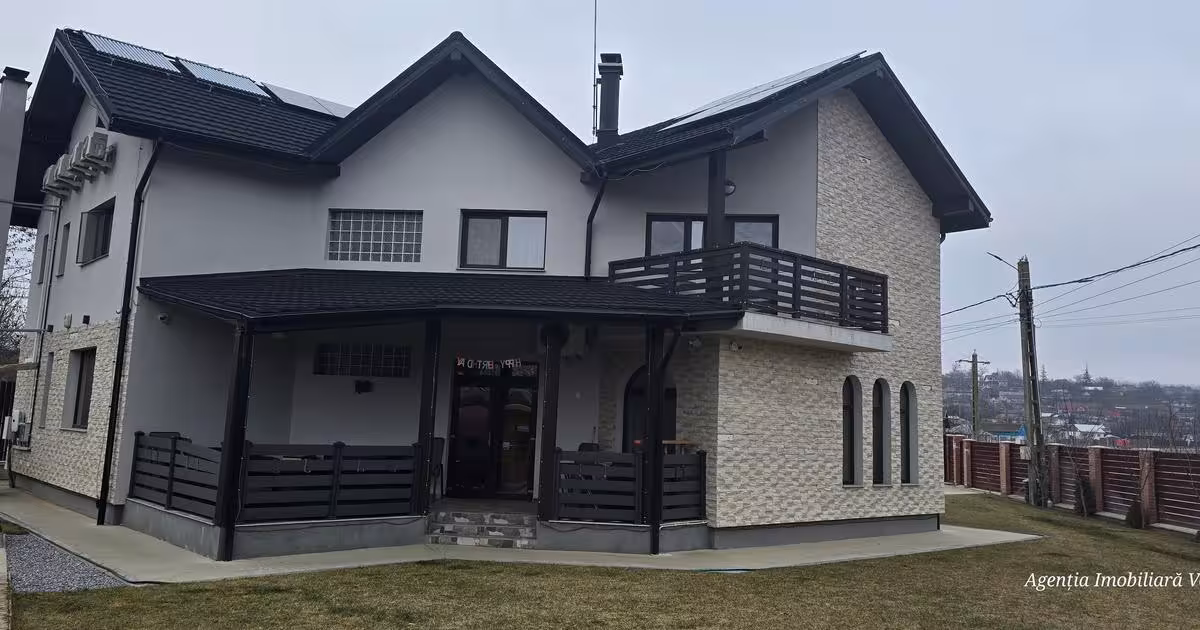 Casă 365 mp cu 7 camere în zona Central, Botoșani