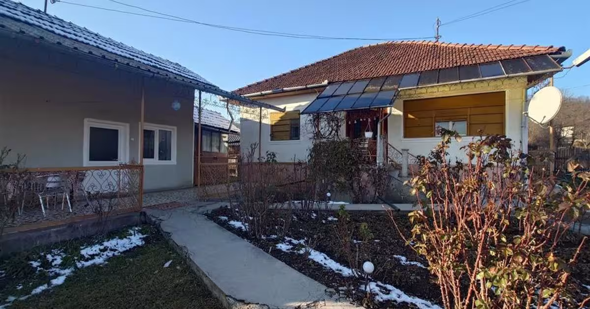 Casă cu 4 camere în zona Nord-Vest, Brad