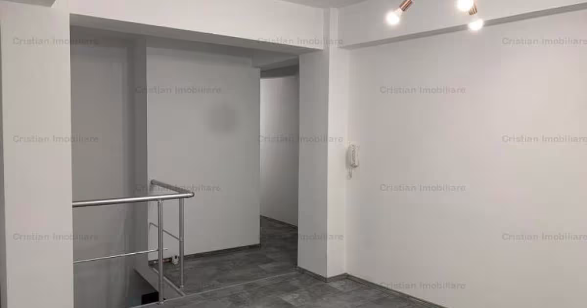 Casă cu 11 camere în zona Apollo, Brăila