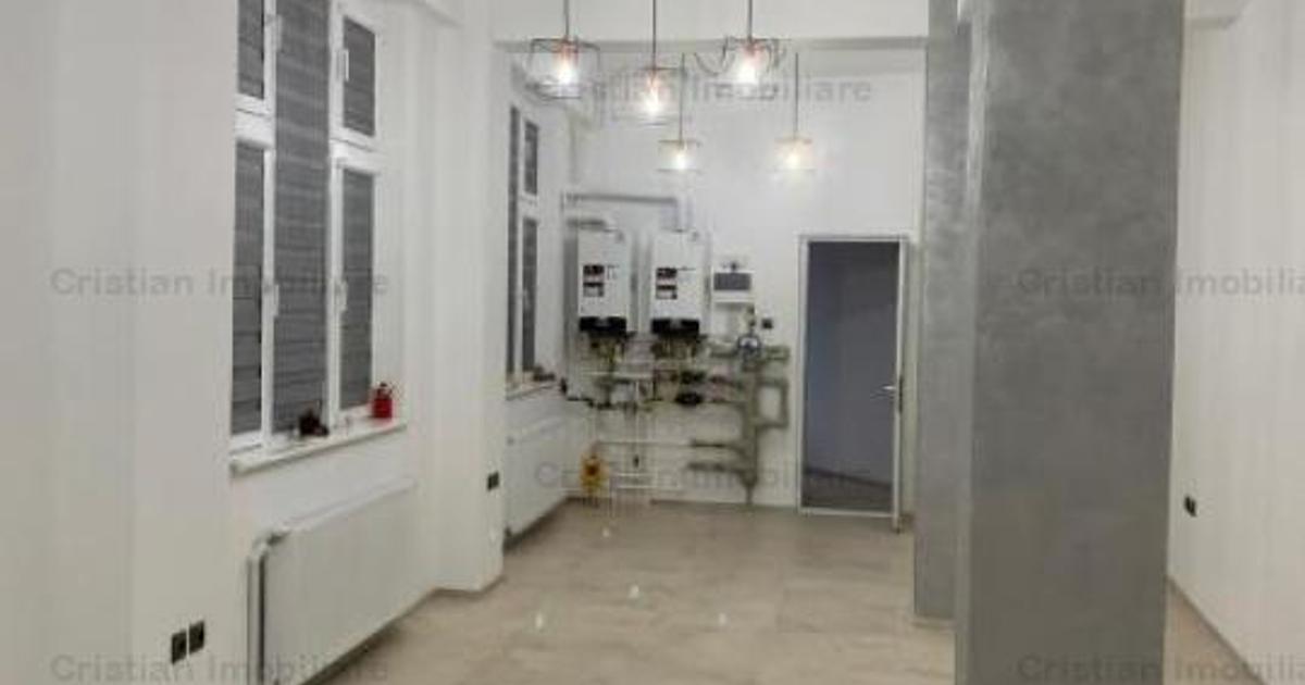 Casă cu 11 camere în zona Apollo, Brăila