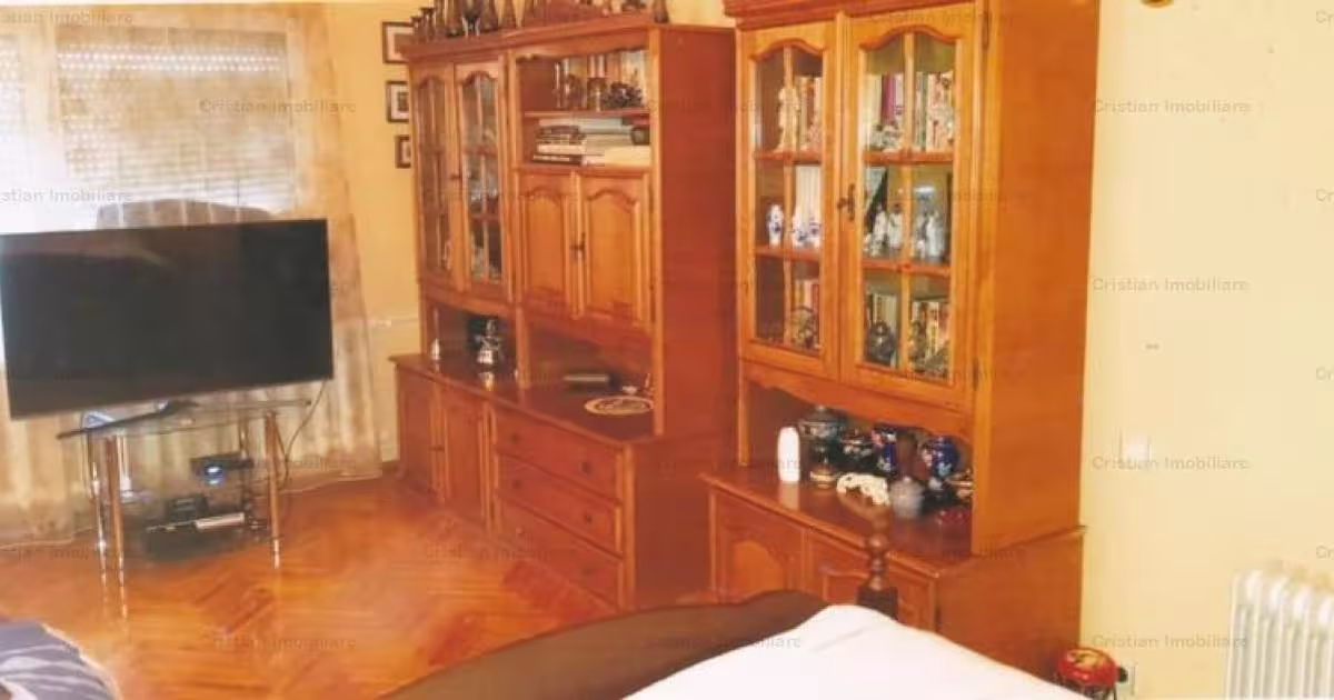 Casă cu 14 camere în zona Apollo, Brăila