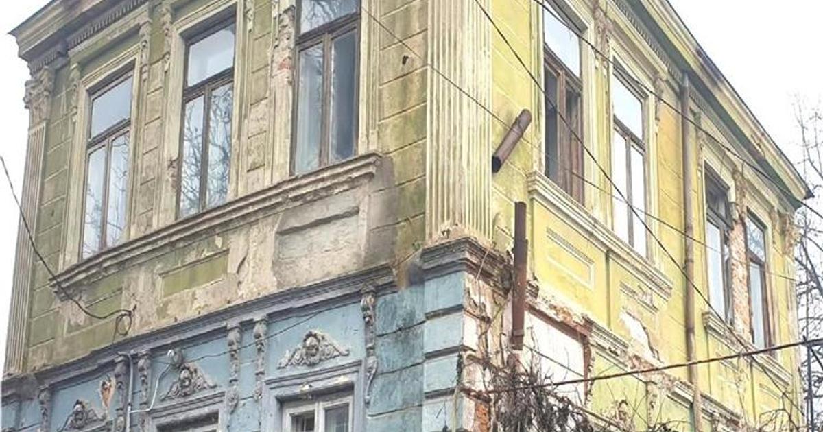 Casă cu 6 camere în zona Apollo, Brăila