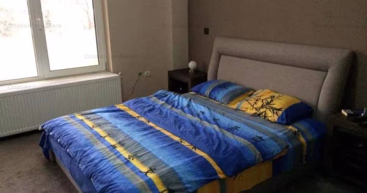 Casă cu 6 camere în zona Apollo, Brăila