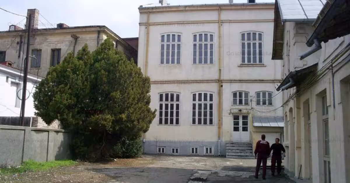 Casă cu 20 camere în zona Central, Brăila