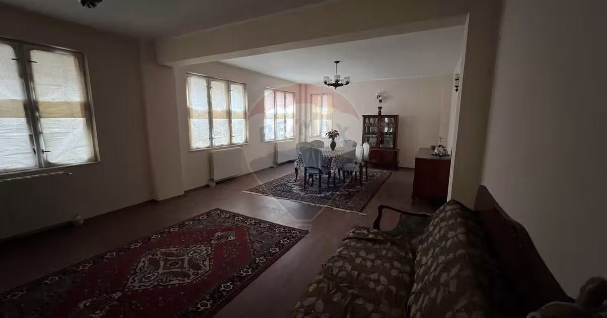 Casă cu 6 camere în zona Gării, Brăila