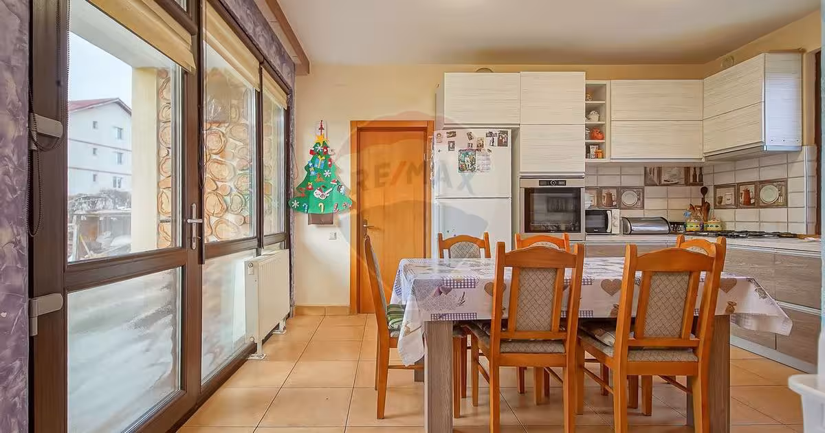 Casă cu 4 camere în zona Tractorul, Brașov