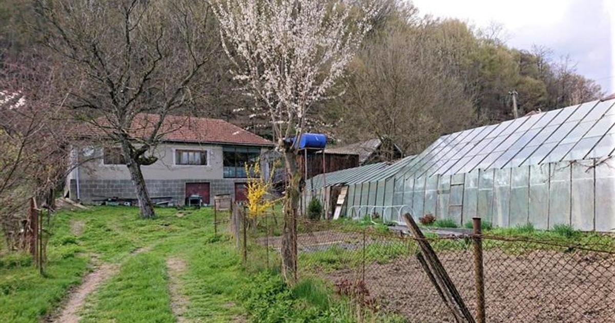 Casă 86 mp cu 3 camere în Bucureșci