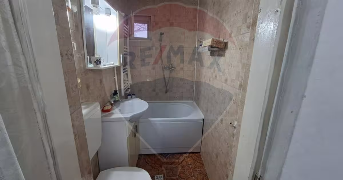 Casă cu 4 camere în zona Nord-Est, Buhuși