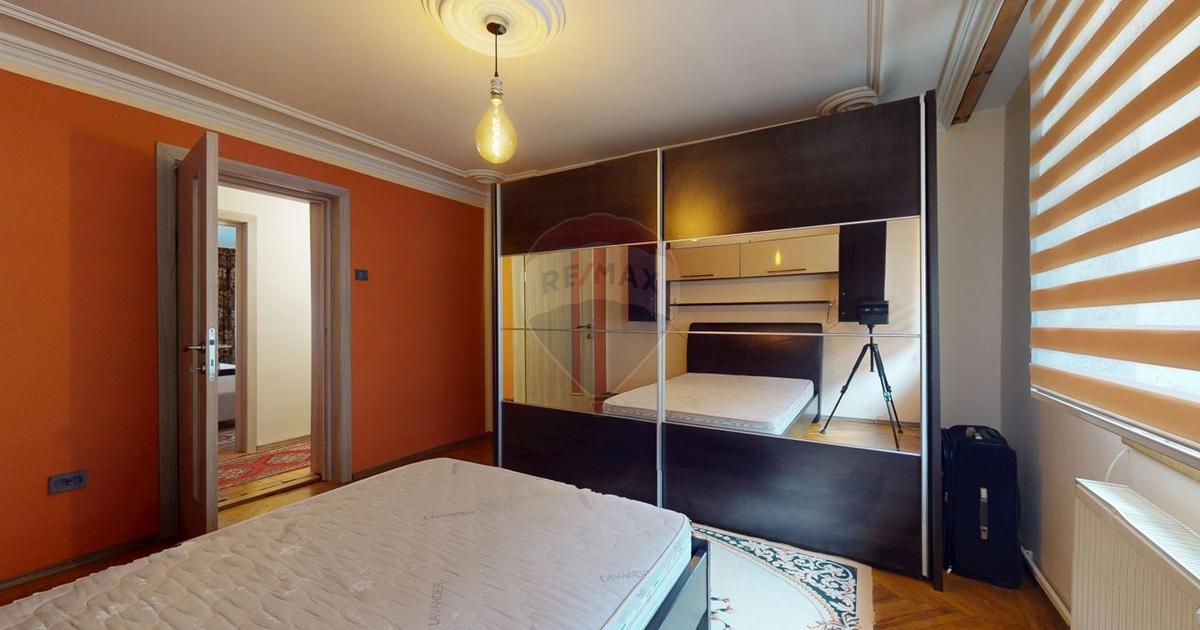 Casă cu 9 camere în zona Valea Cerbului, Bușteni