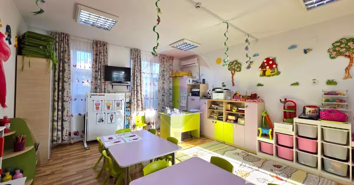 Casă cu 10 camere în zona 23 August, Buzău