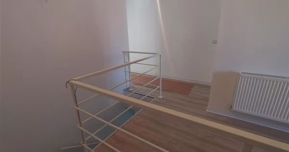 Casă cu 4 camere în zona Nord-Est, Caransebeș