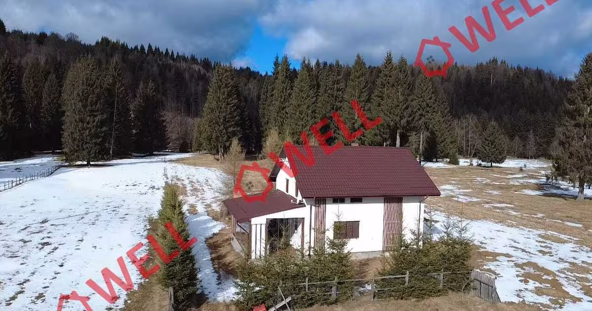 Casă cu 4 camere în Comandău