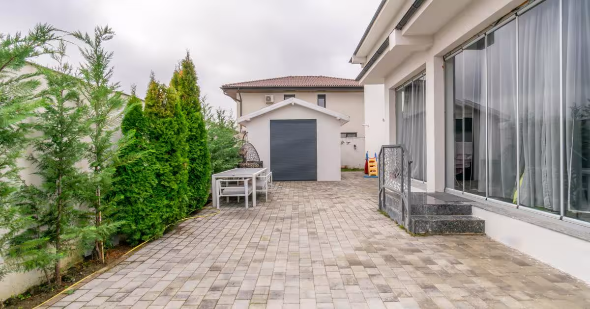 Casă cu 5 camere în Corbeanca