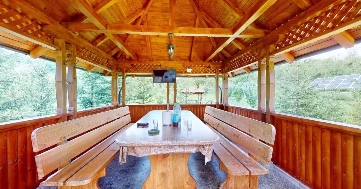 Casă 478 mp cu 5 camere în Corbi